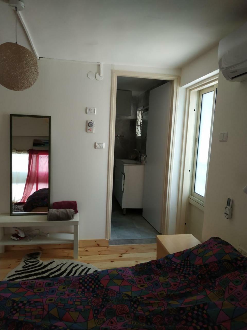 Appartamento Studio Apt Great Location Heart Of Downtown District Haifa Esterno foto
