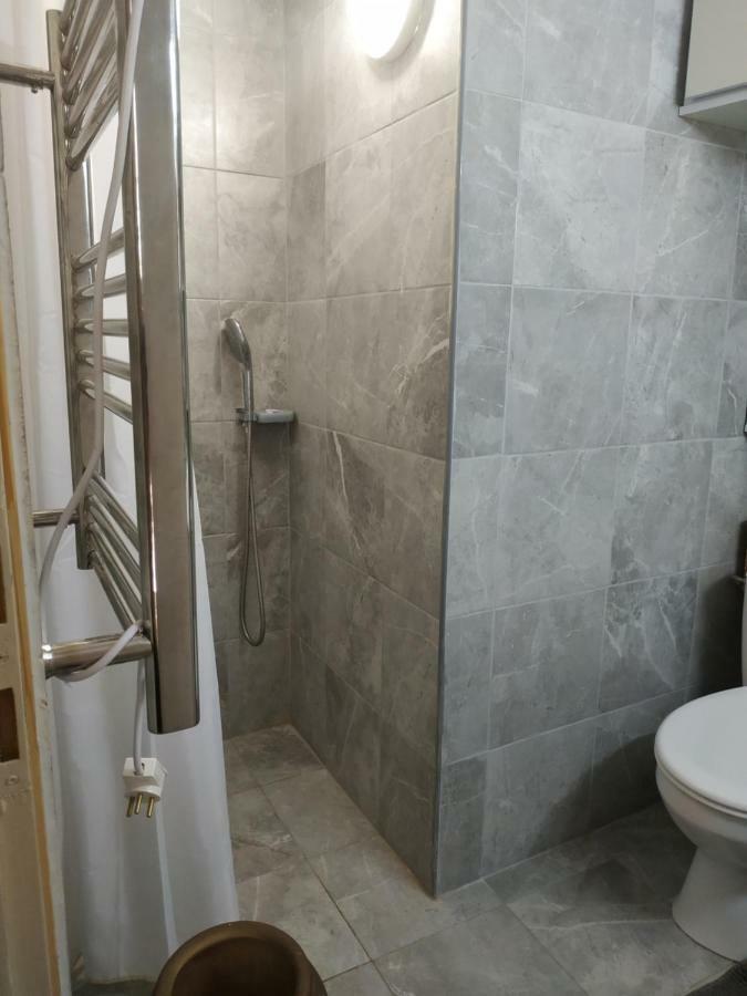 Appartamento Studio Apt Great Location Heart Of Downtown District Haifa Esterno foto