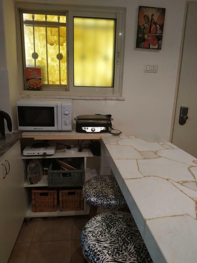 Appartamento Studio Apt Great Location Heart Of Downtown District Haifa Esterno foto