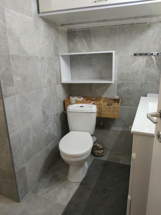 Appartamento Studio Apt Great Location Heart Of Downtown District Haifa Esterno foto