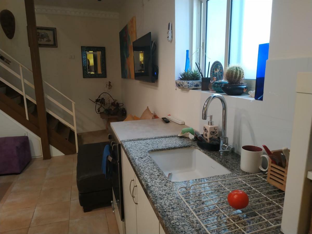 Appartamento Studio Apt Great Location Heart Of Downtown District Haifa Esterno foto