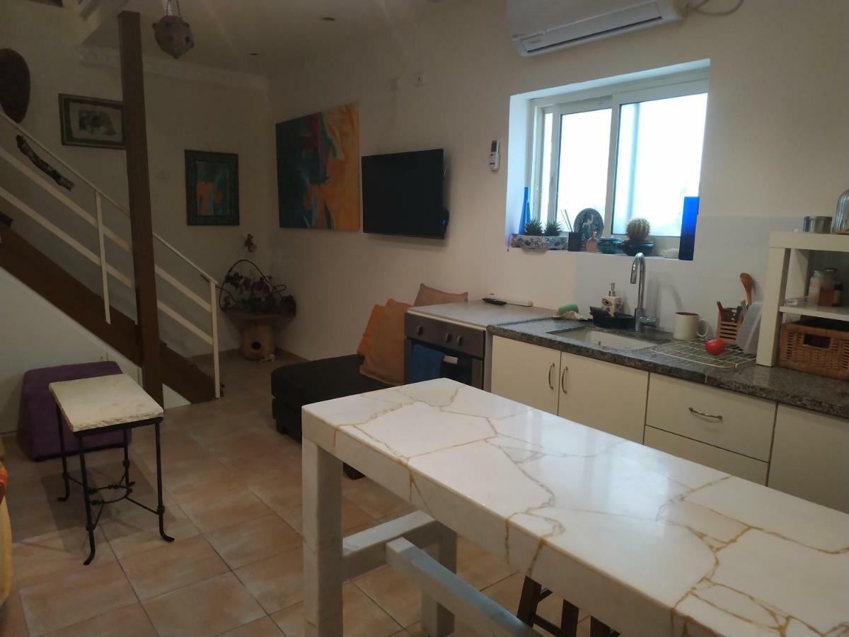 Appartamento Studio Apt Great Location Heart Of Downtown District Haifa Esterno foto